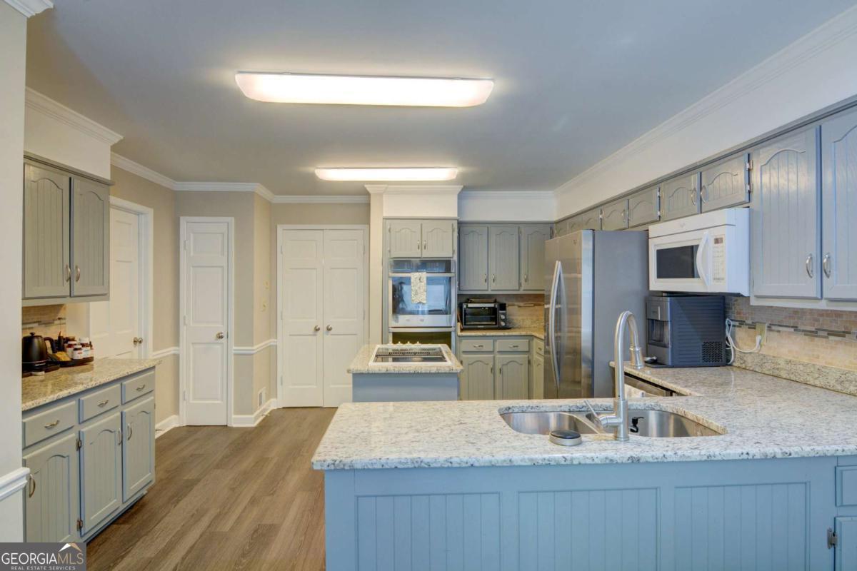 2560 Links End Roswell GA 30076