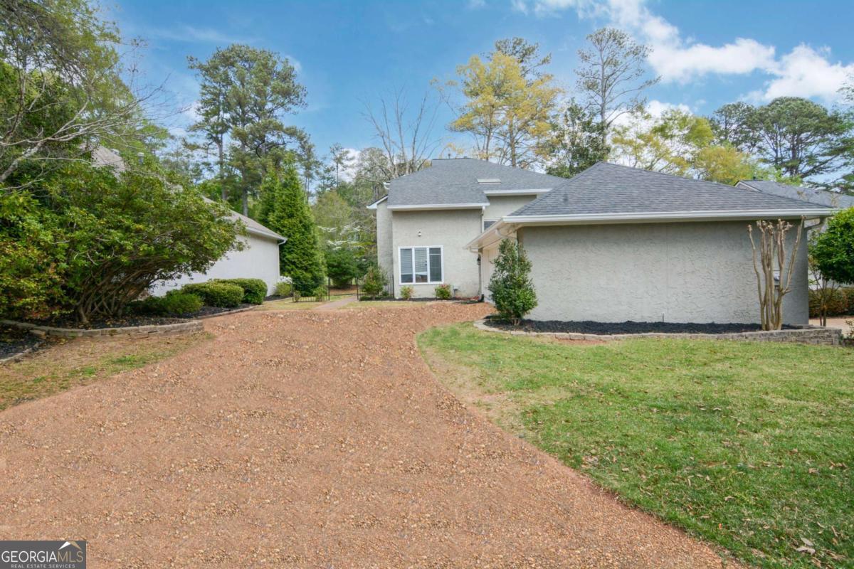 2560 Links End Roswell GA 30076