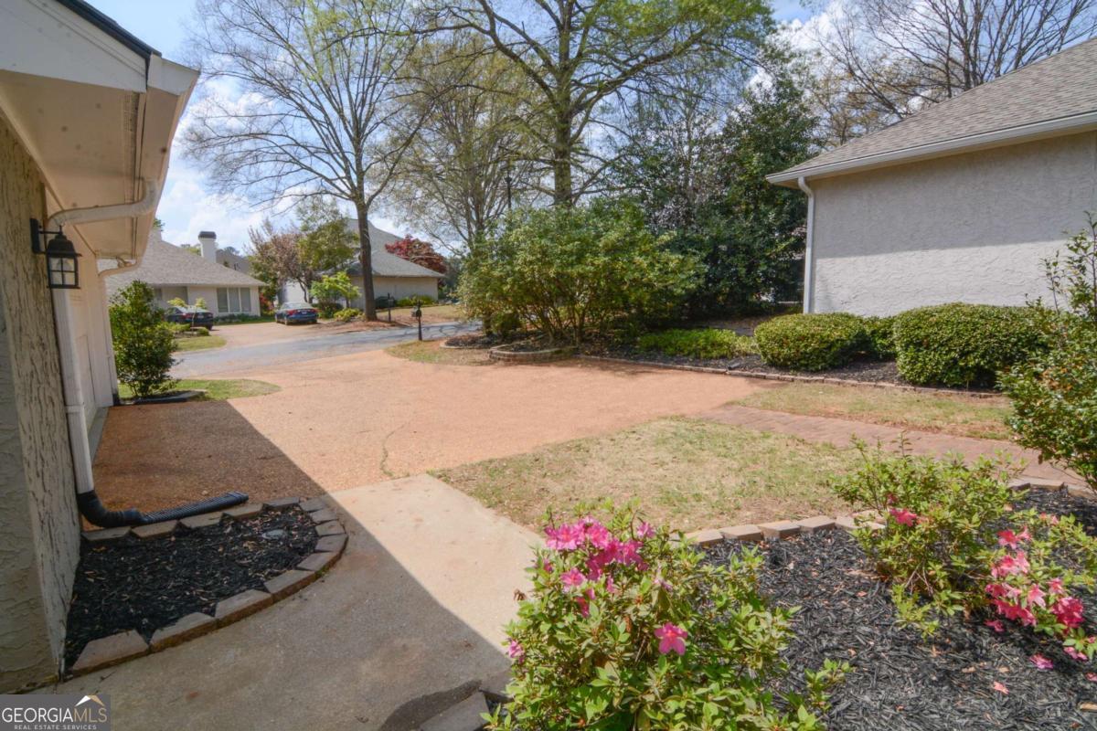 2560 Links End Roswell GA 30076