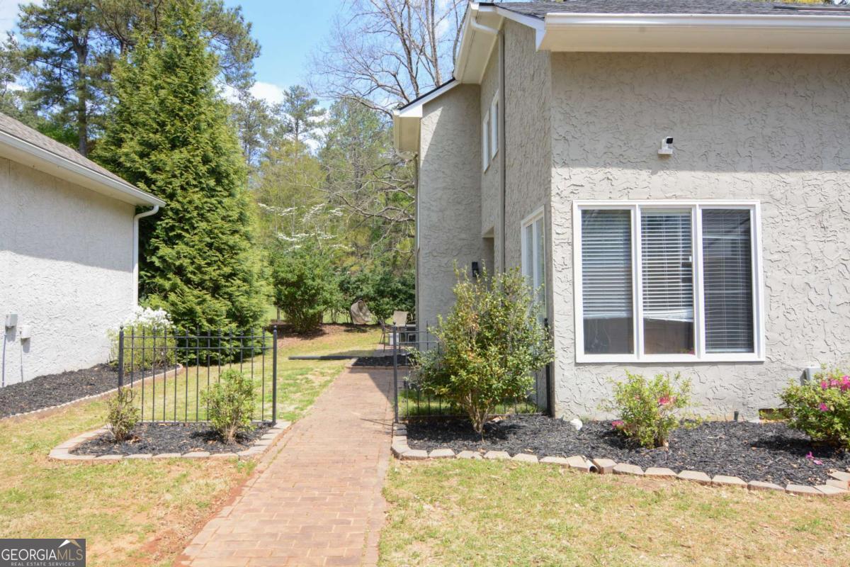 2560 Links End Roswell GA 30076