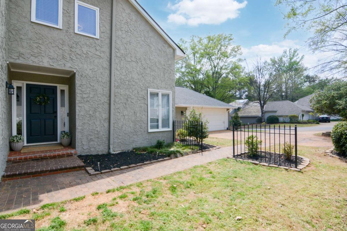 2560 Links End Roswell GA 30076