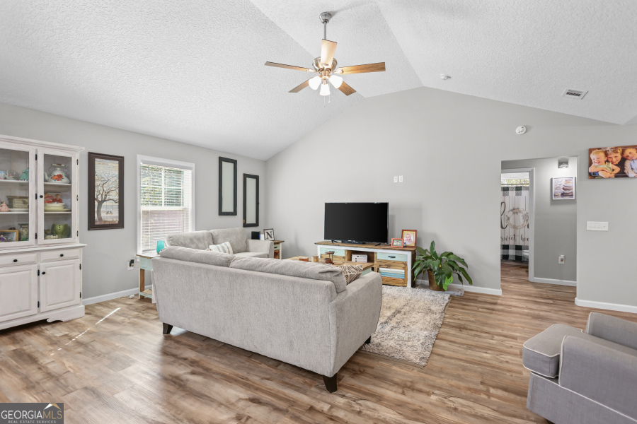 192 Hummingbird Lane Jesup GA 31545