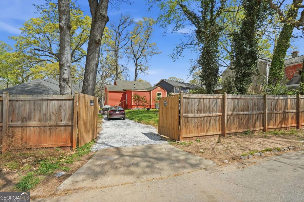 1105 Oak Knoll Terrace SE Atlanta GA 30315