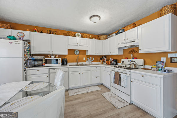 1835 Barrington Overlook NW Marietta GA 30066