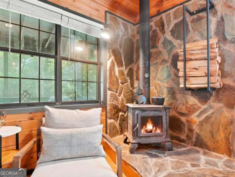 220 Oak Loop Mineral Bluff GA 30559