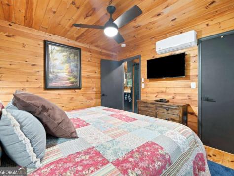 220 Oak Loop Mineral Bluff GA 30559