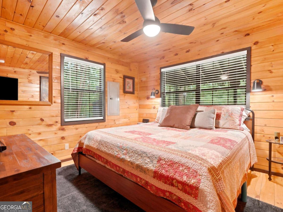 220 Oak Loop Mineral Bluff GA 30559