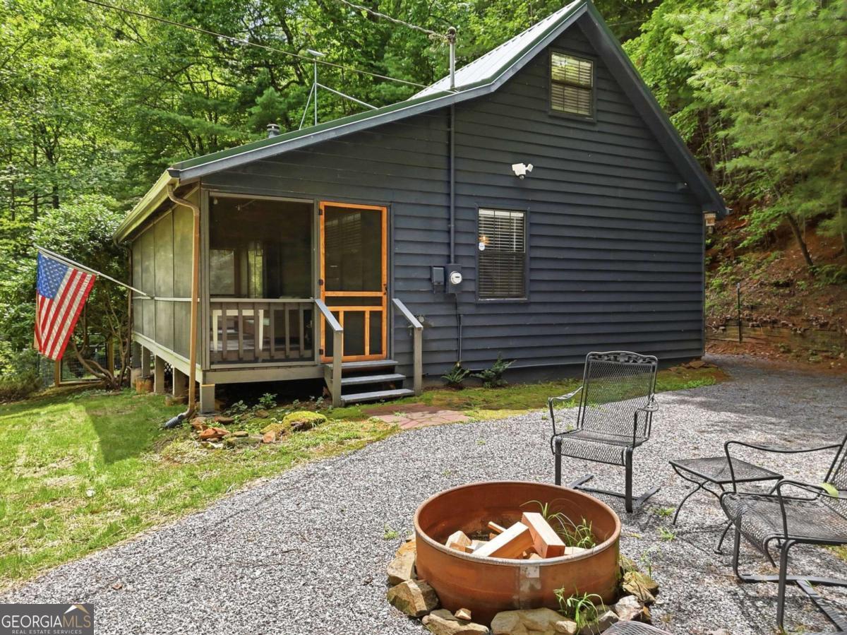 220 Oak Loop Mineral Bluff GA 30559
