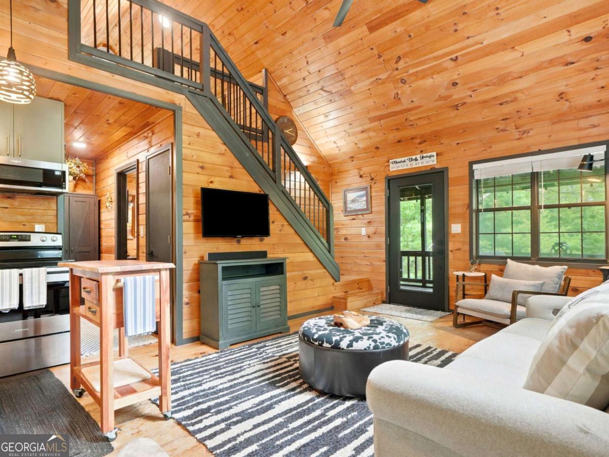220 Oak Loop Mineral Bluff GA 30559