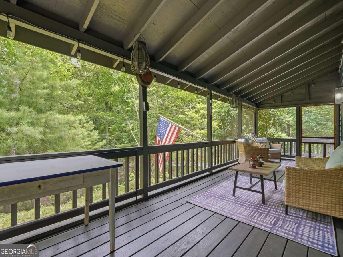 220 Oak Loop Mineral Bluff GA 30559