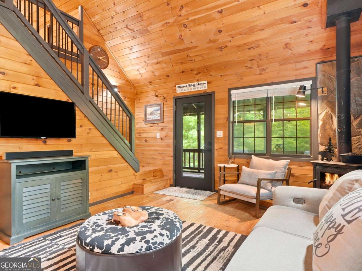 220 Oak Loop Mineral Bluff GA 30559