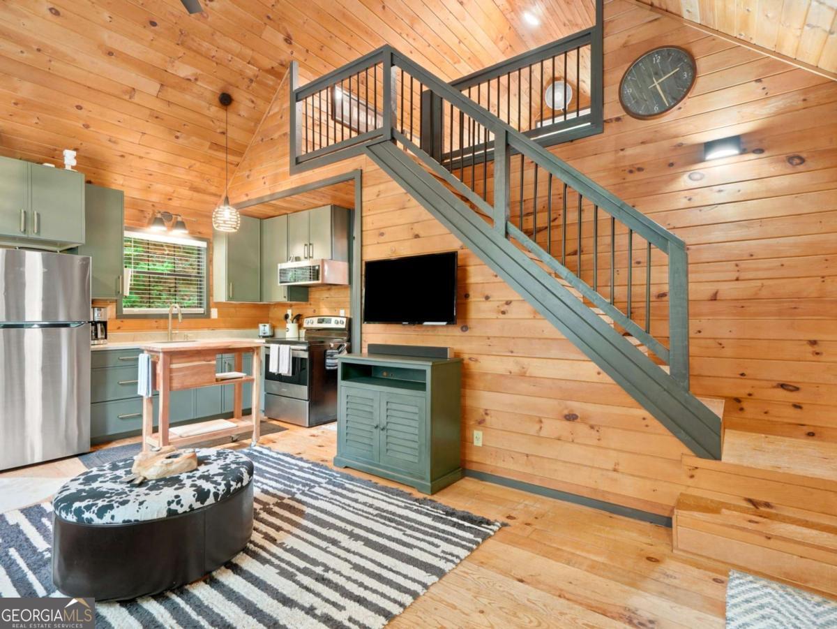 220 Oak Loop Mineral Bluff GA 30559
