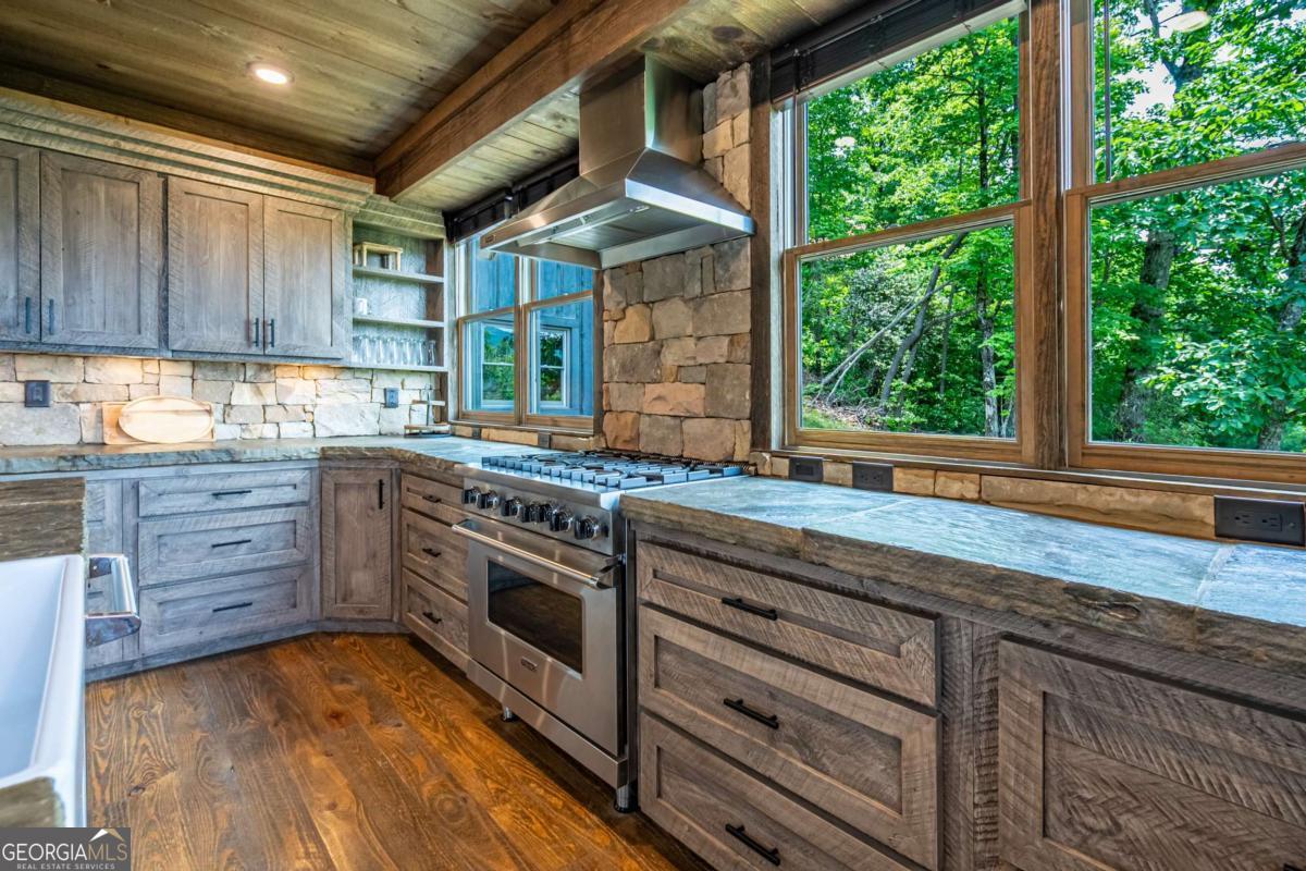 670 Brittney Drive Blue Ridge GA 30513