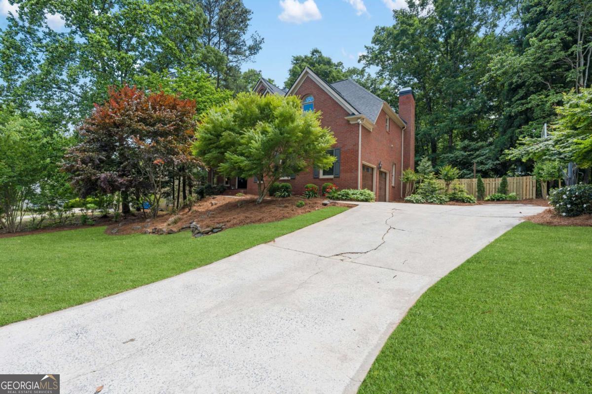 1028 Towne Lake Hills E Woodstock GA 30189