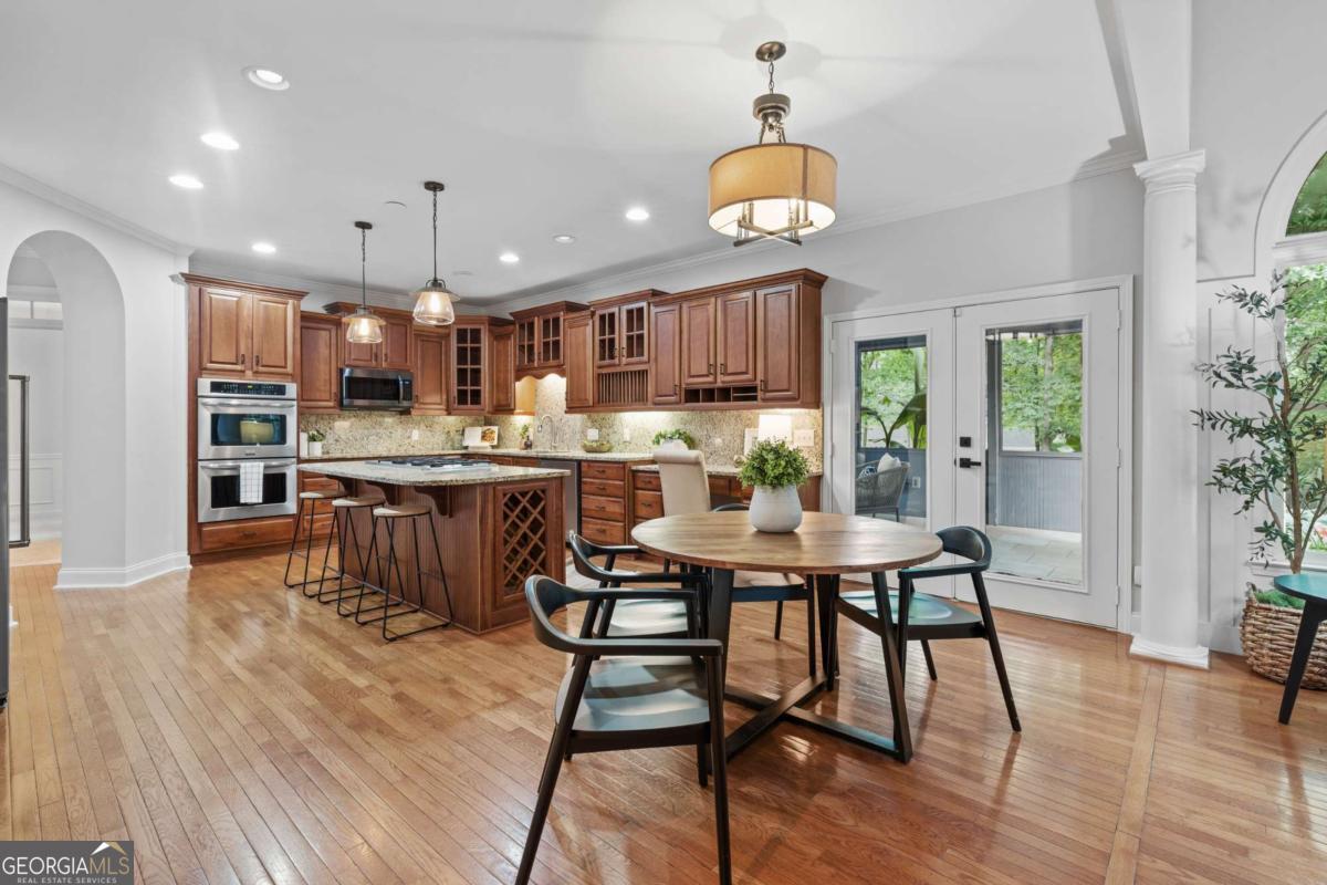 1028 Towne Lake Hills E Woodstock GA 30189
