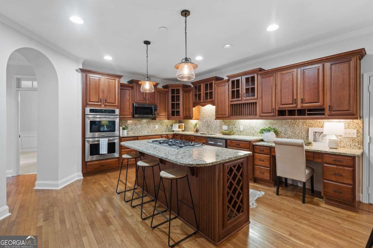 1028 Towne Lake Hills E Woodstock GA 30189
