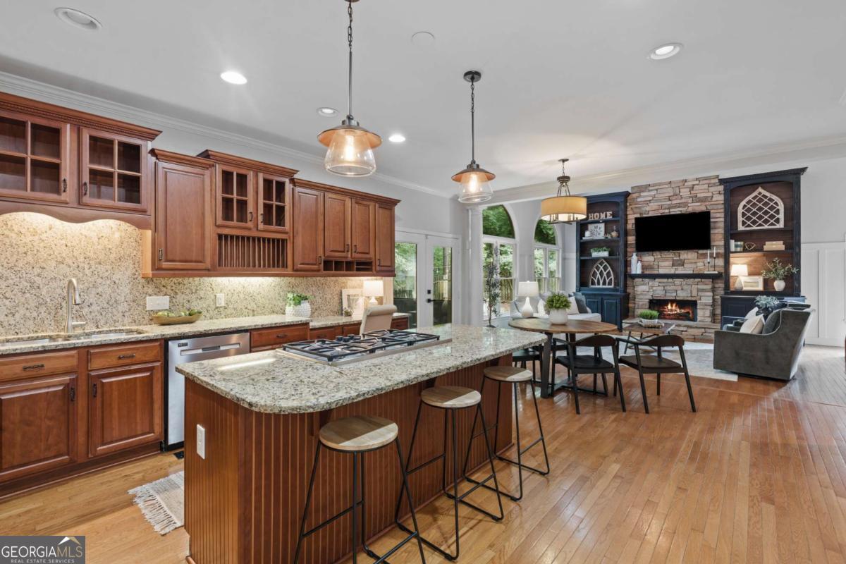 1028 Towne Lake Hills E Woodstock GA 30189