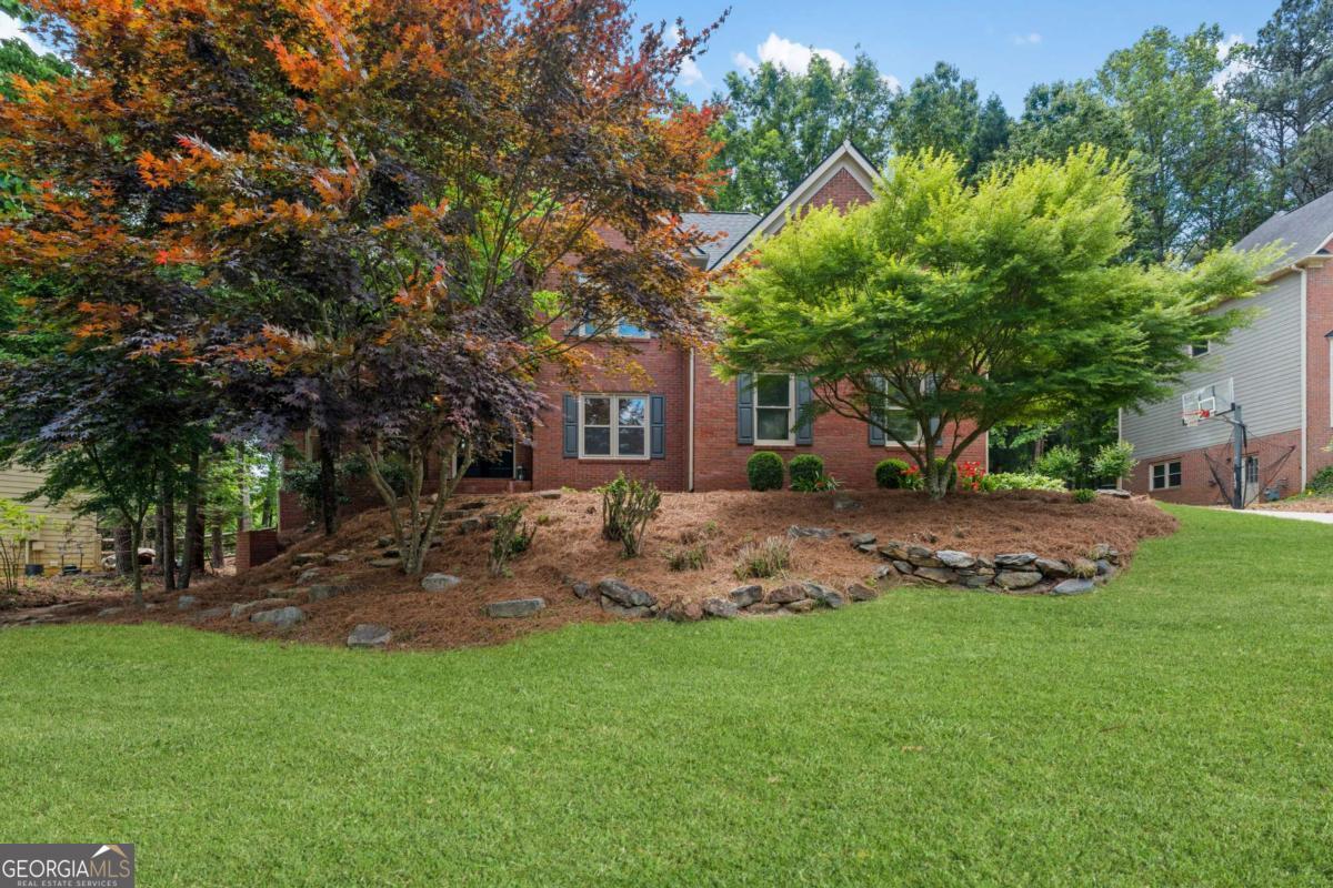 1028 Towne Lake Hills E Woodstock GA 30189