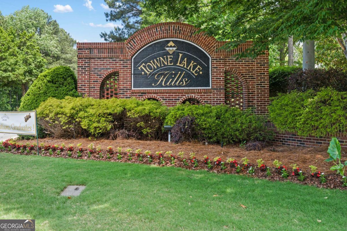 1028 Towne Lake Hills E Woodstock GA 30189