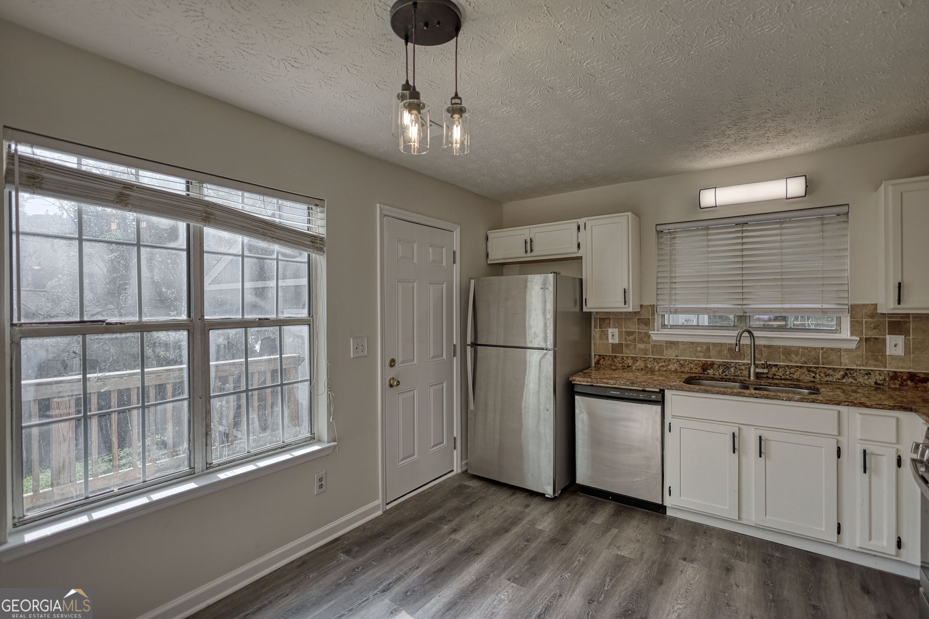 502 N Summit Stone Mountain GA 30083