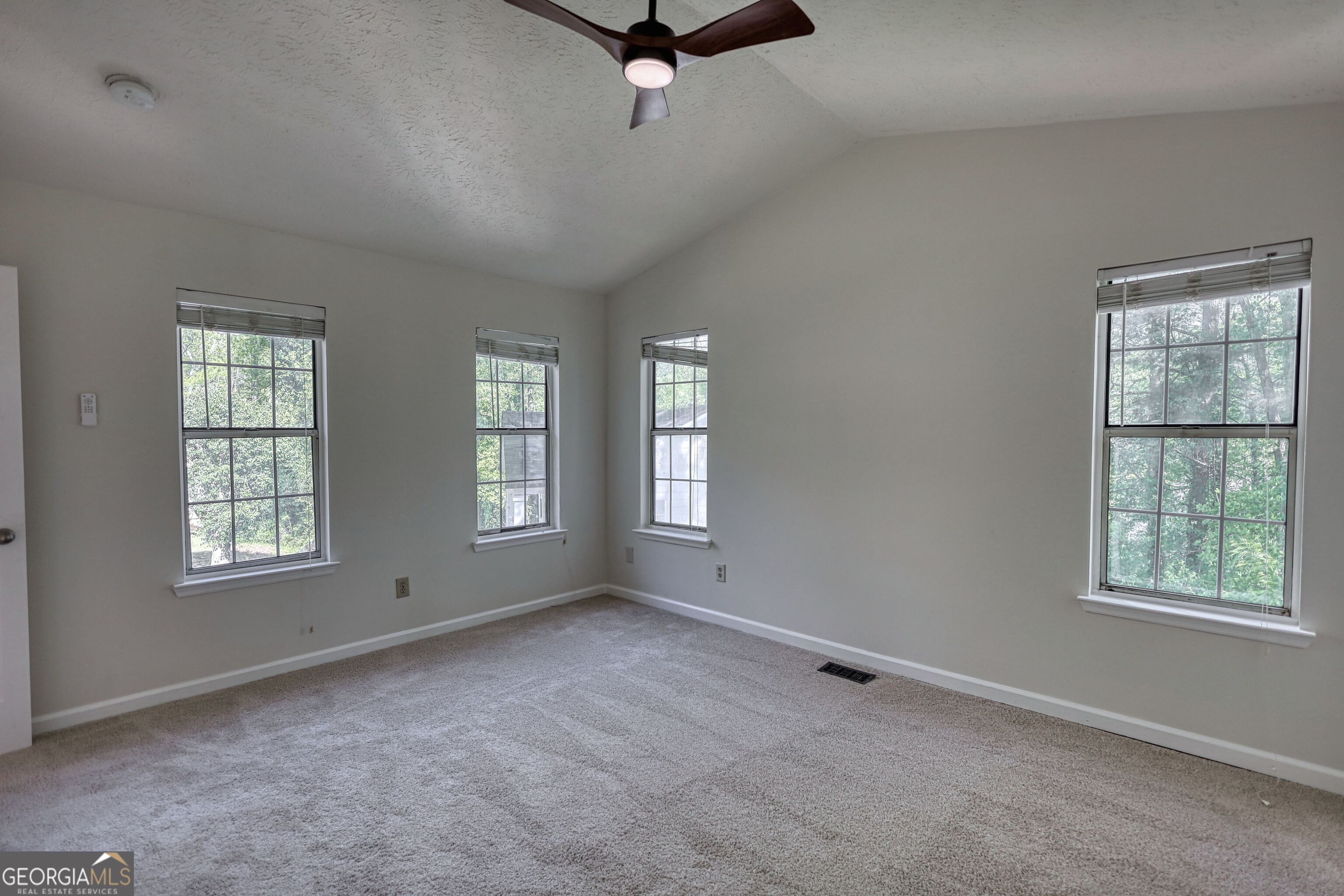 502 N Summit Stone Mountain GA 30083