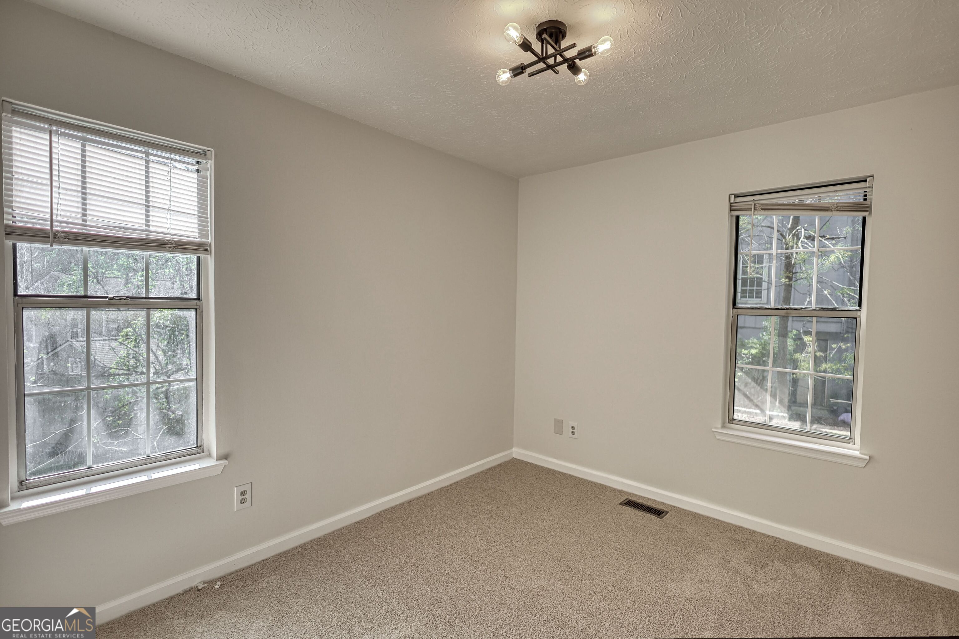 502 N Summit Stone Mountain GA 30083