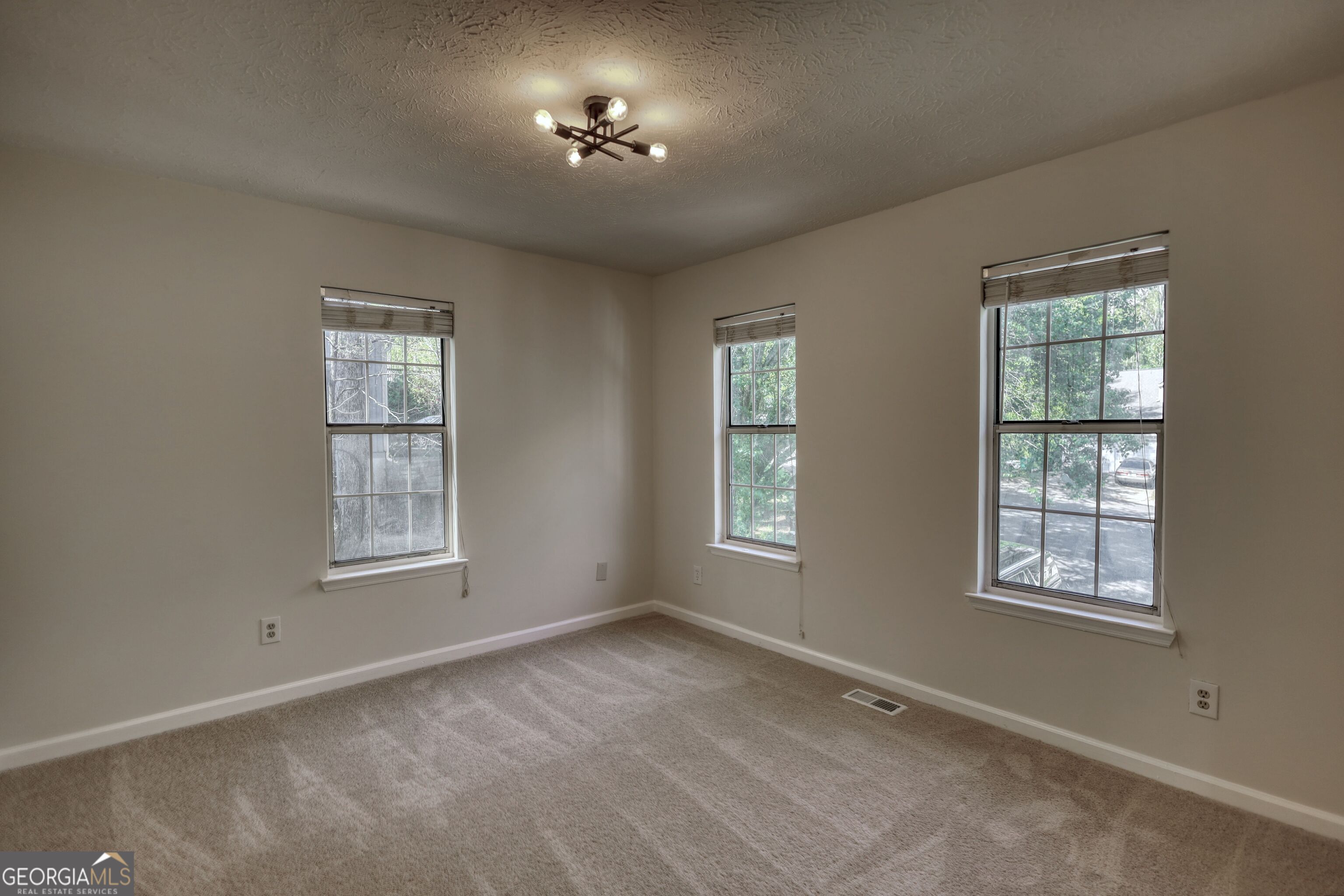 502 N Summit Stone Mountain GA 30083