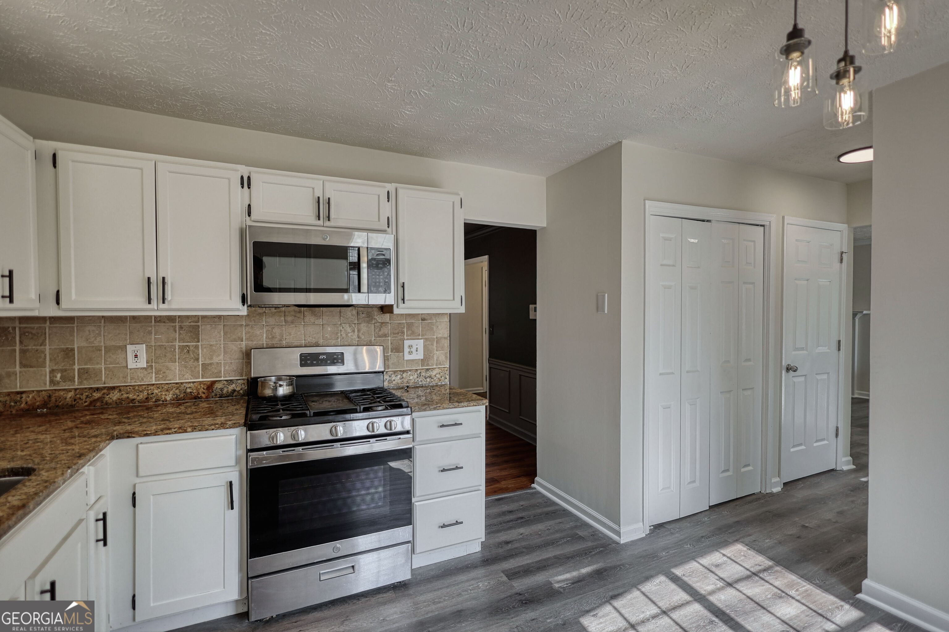 502 N Summit Stone Mountain GA 30083