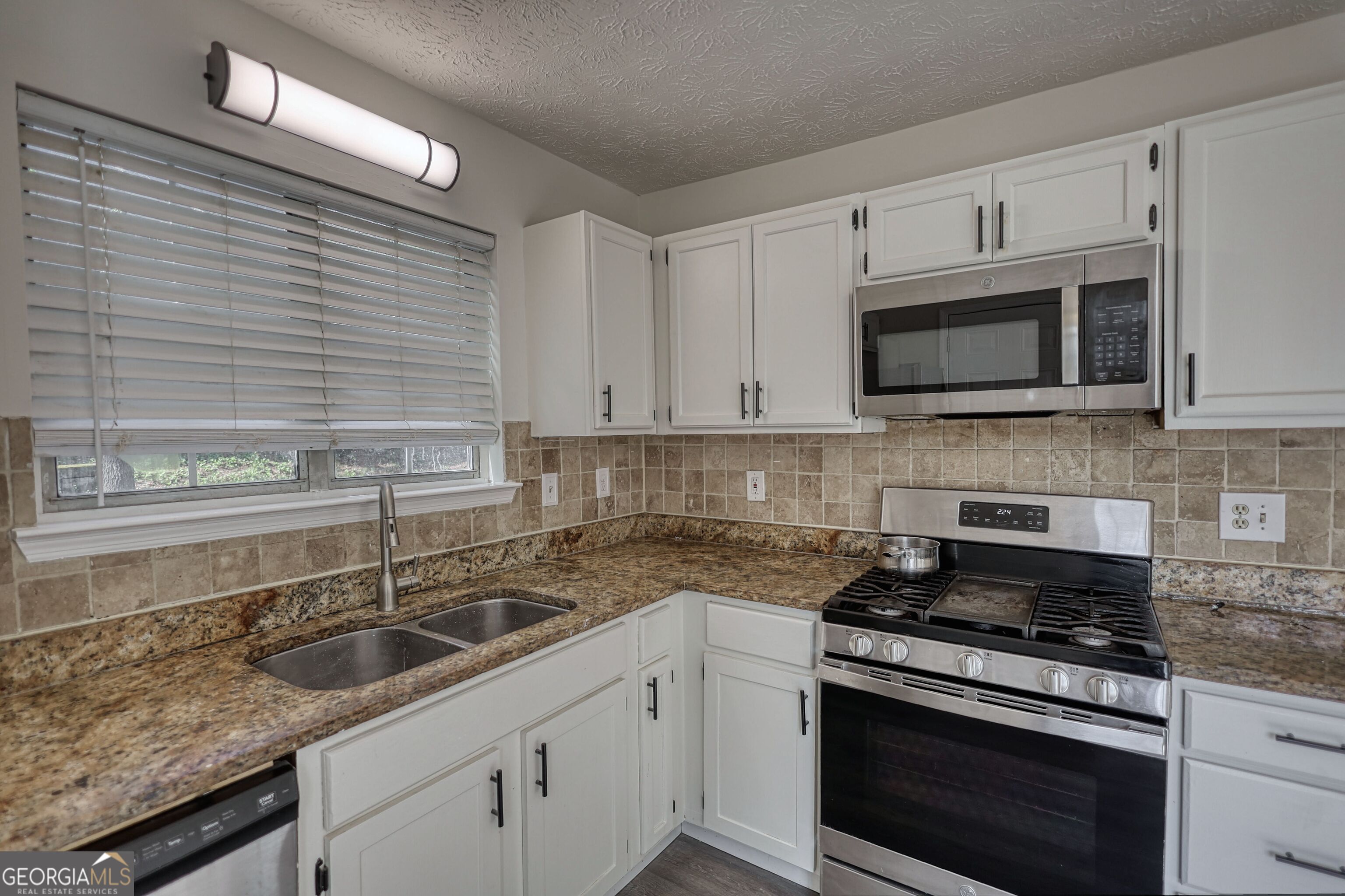 502 N Summit Stone Mountain GA 30083