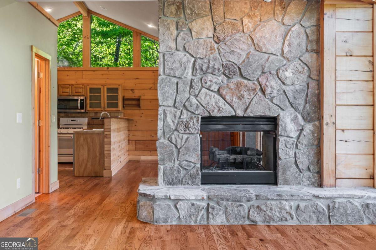 410 Falling Springs Tiger GA 30576