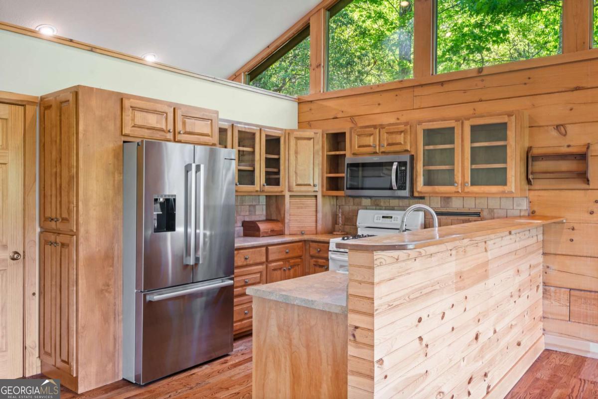 410 Falling Springs Tiger GA 30576