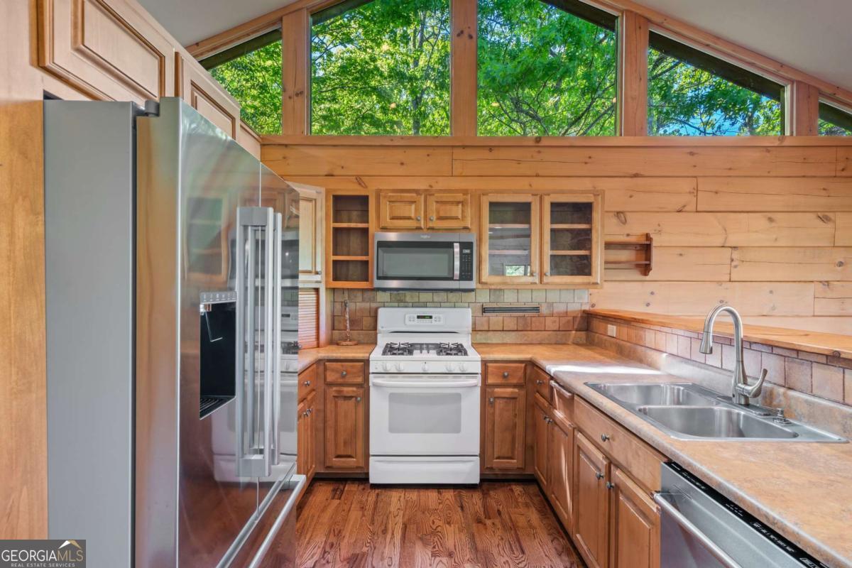 410 Falling Springs Tiger GA 30576