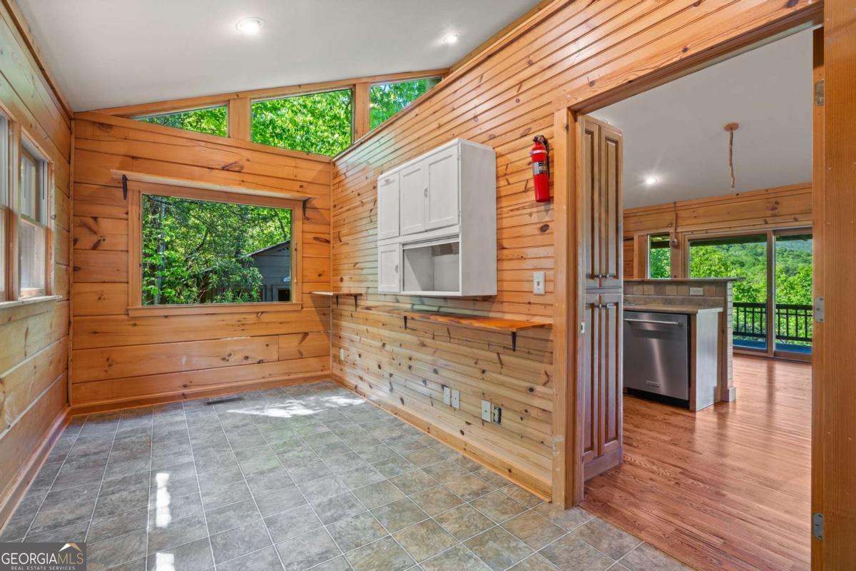 410 Falling Springs Tiger GA 30576
