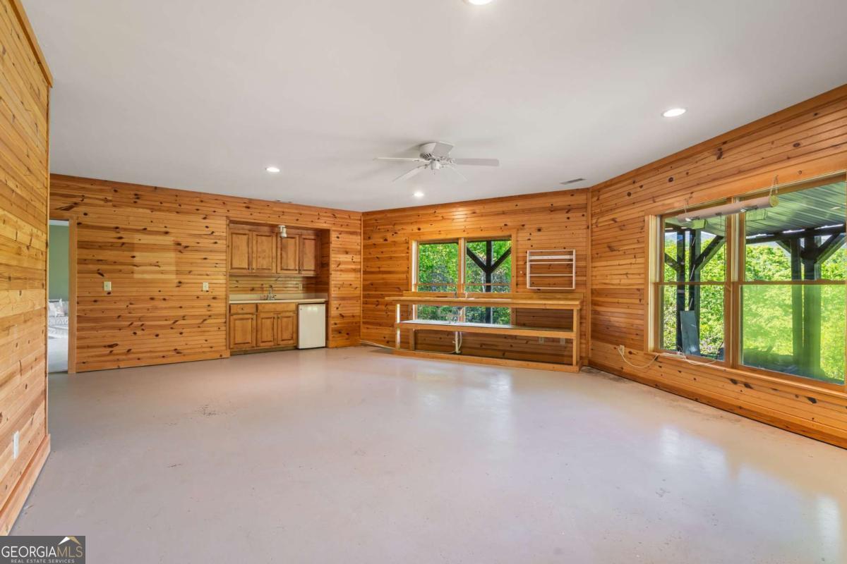 410 Falling Springs Tiger GA 30576