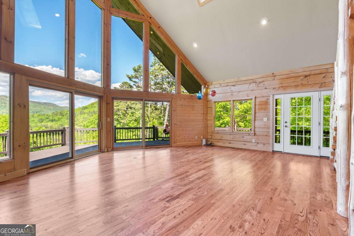 410 Falling Springs Tiger GA 30576