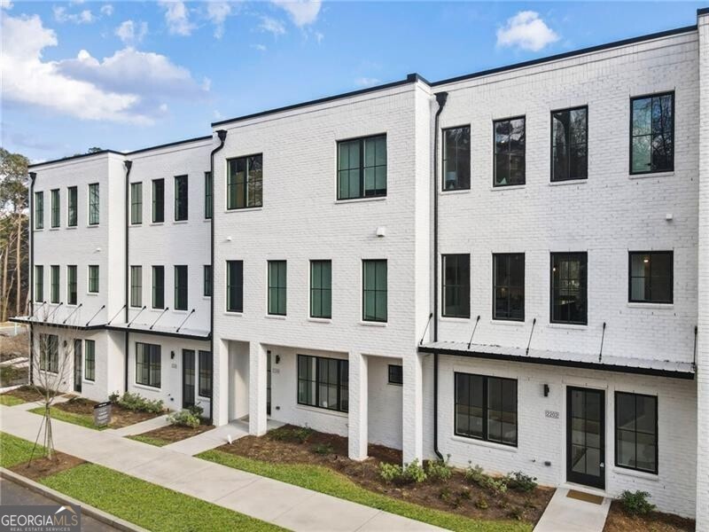 2202 Carlton Court Atlanta GA 30318