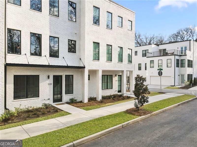 2202 Carlton Court Atlanta GA 30318