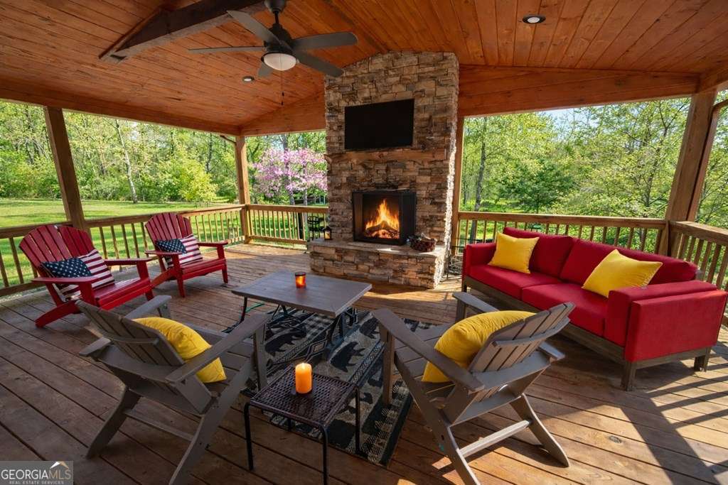 740 Highland Gap Mineral Bluff GA 30559