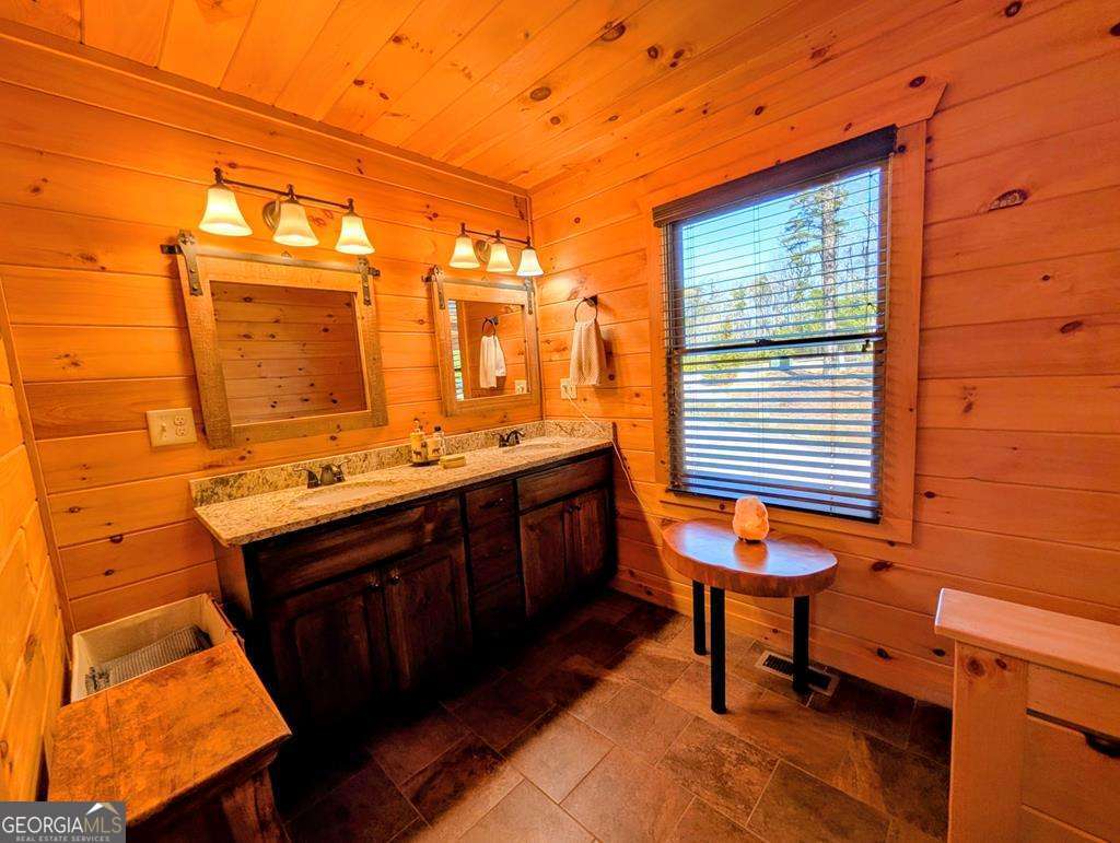 740 Highland Gap Mineral Bluff GA 30559