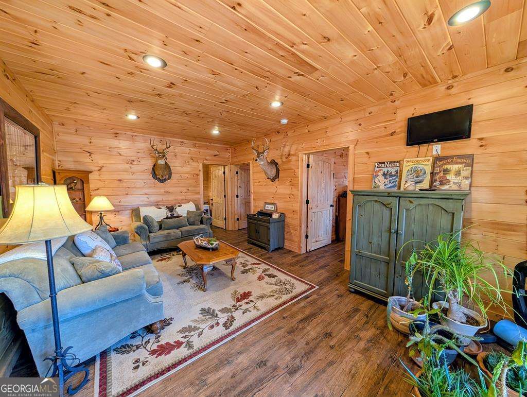 740 Highland Gap Mineral Bluff GA 30559