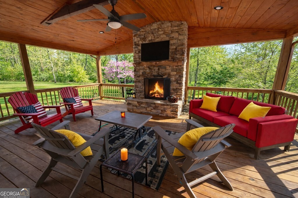 740 Highland Gap Mineral Bluff GA 30559