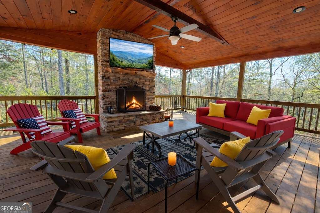 740 Highland Gap Mineral Bluff GA 30559