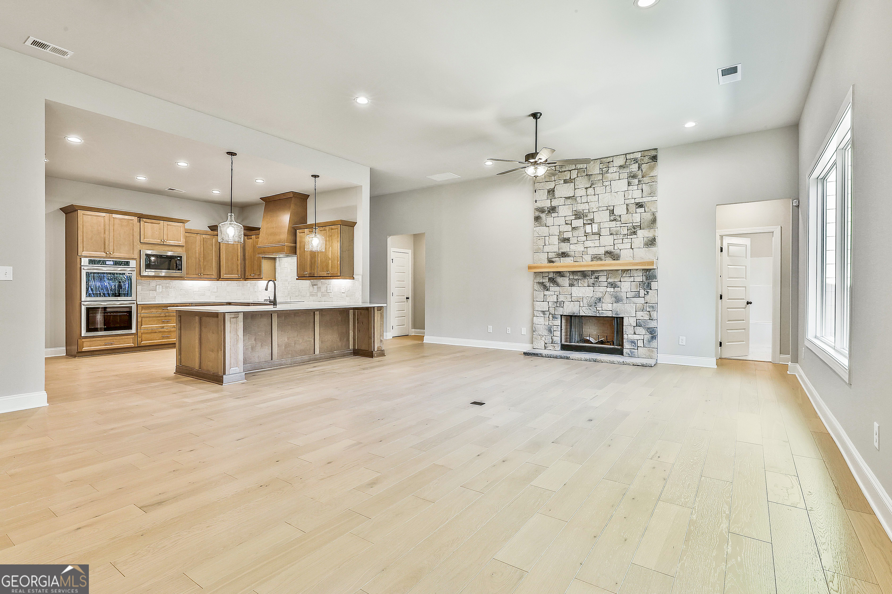 16 Nelson Way Williamson GA 30292