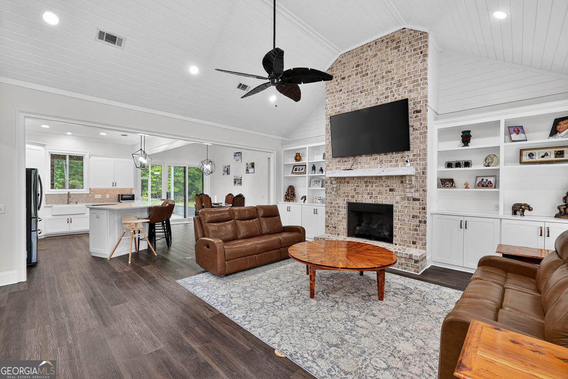 211 Sanford Drive Waverly GA 31565