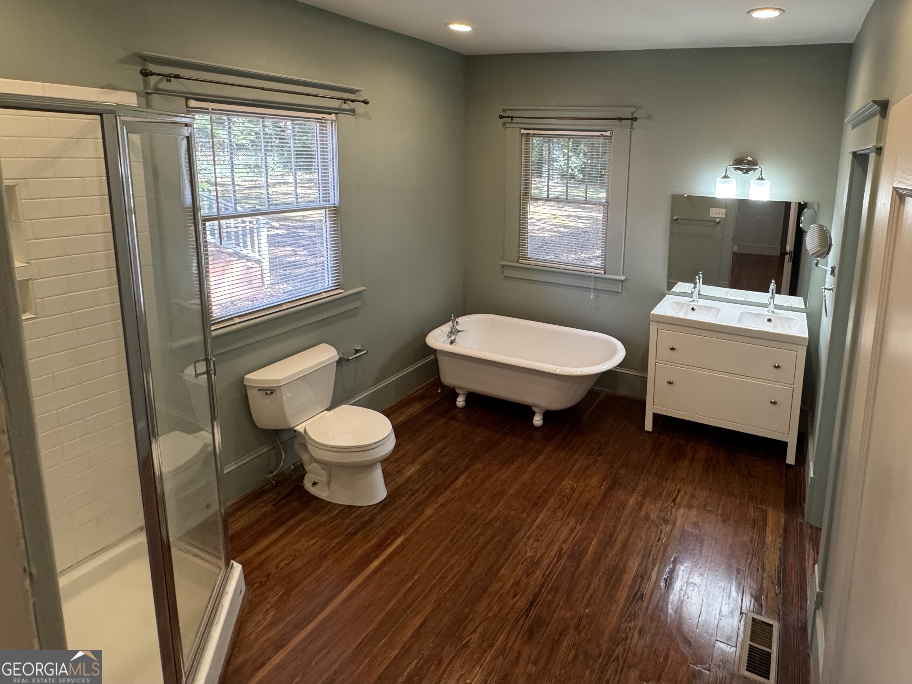 2482 Maple Street East Point GA 30344