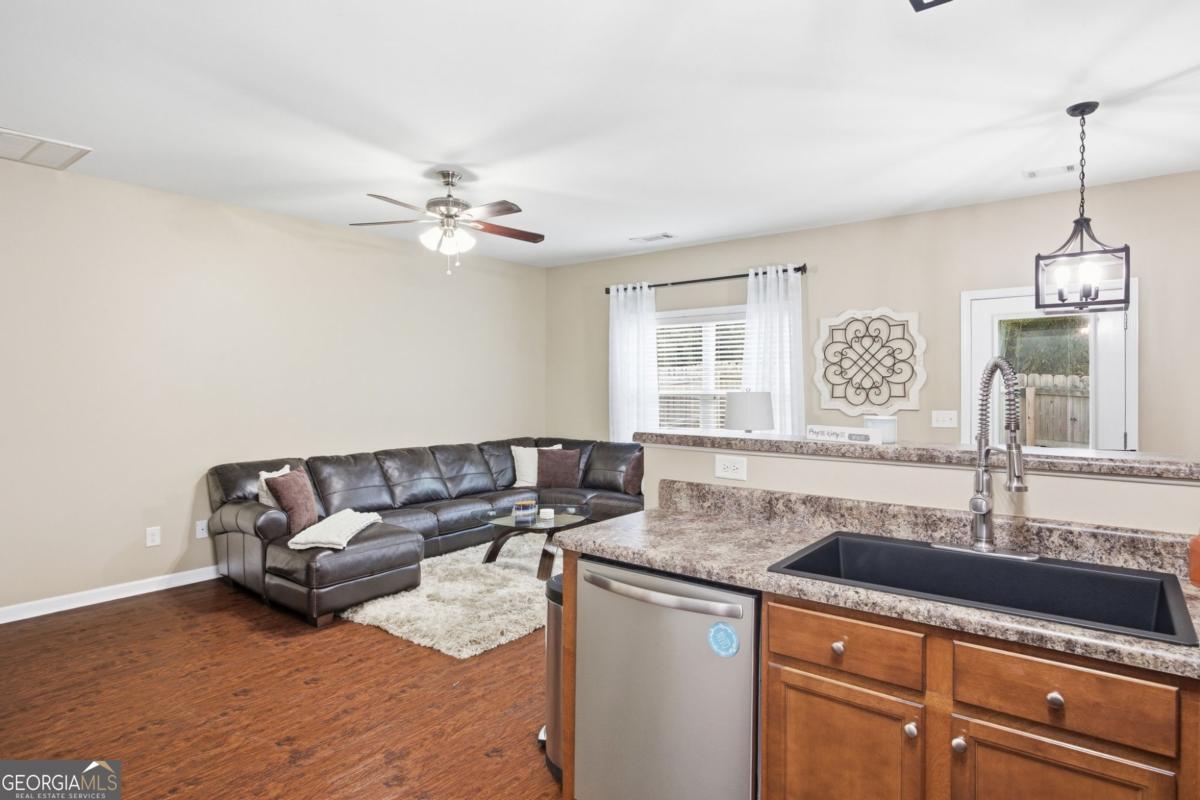 536 Oakside Place Acworth GA 30102
