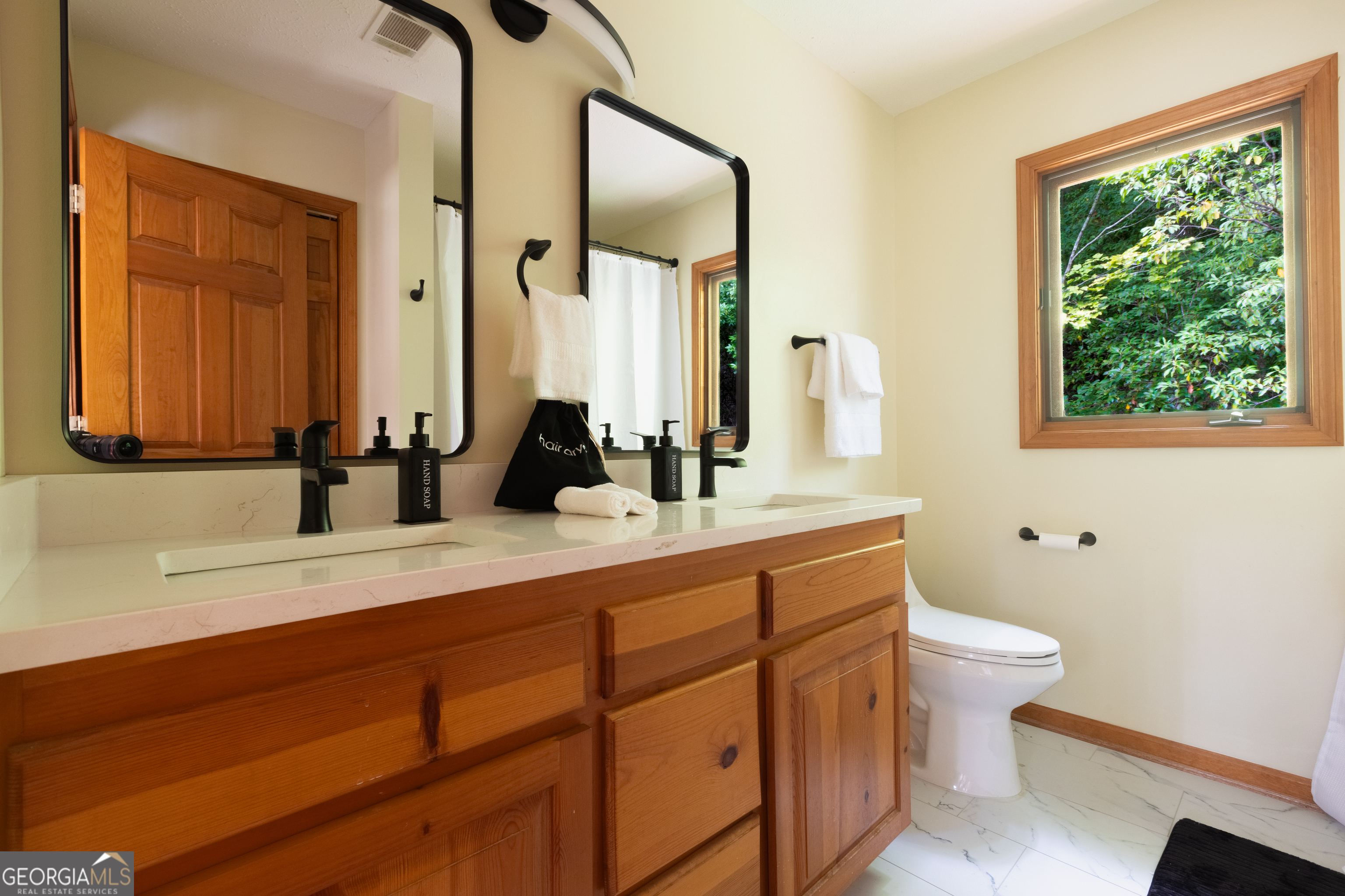 258 Ber Weg Helen GA 30545