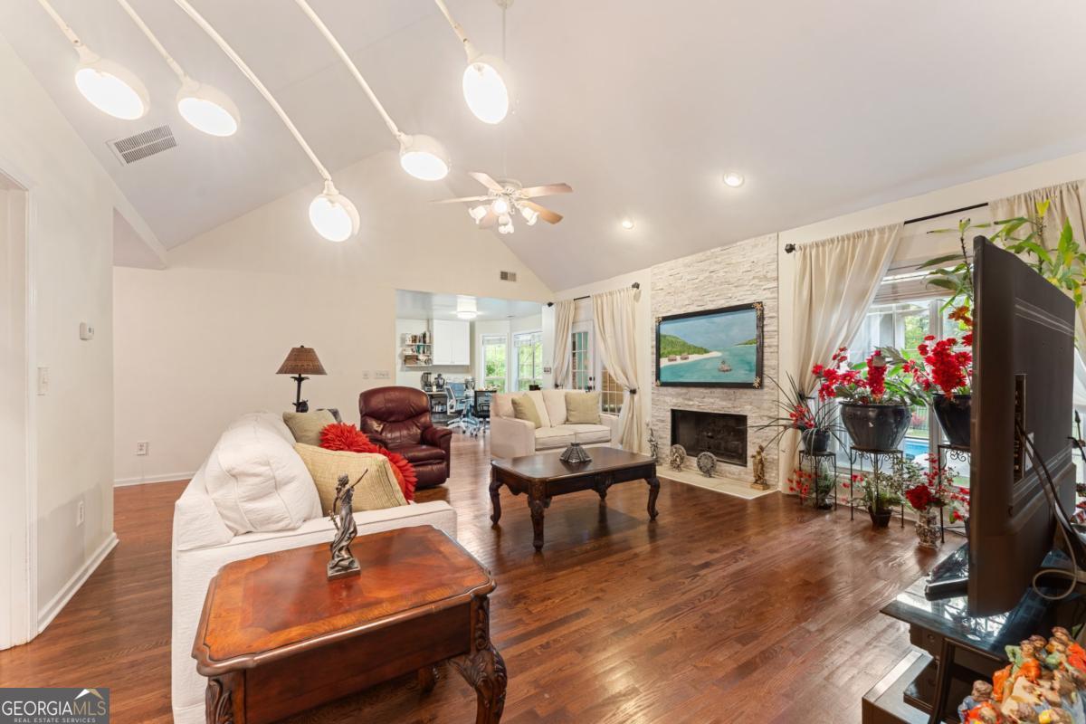 195 Galway Bend Tyrone GA 30290