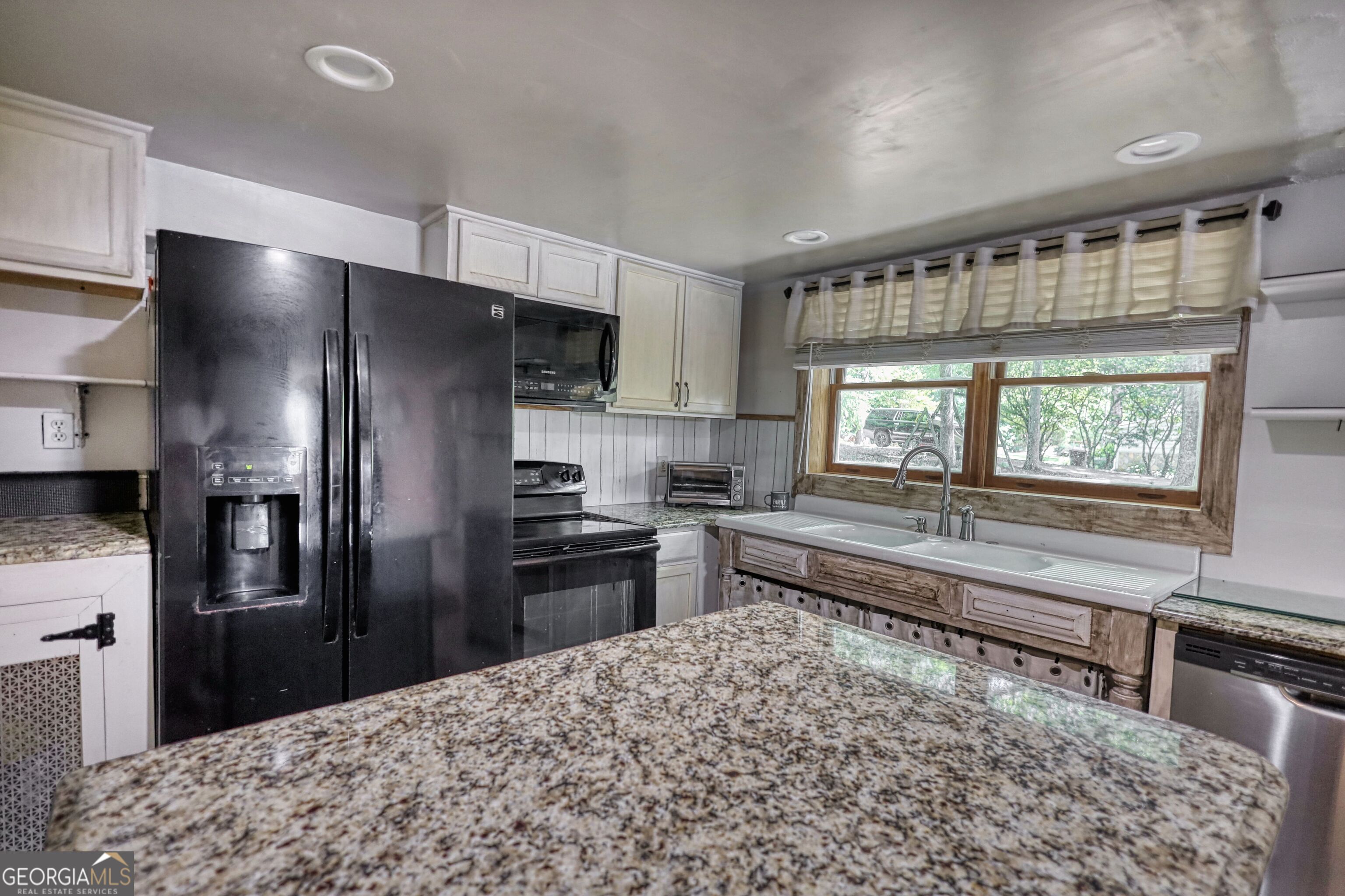 2286 NE E Lake Drive Conyers GA 30012