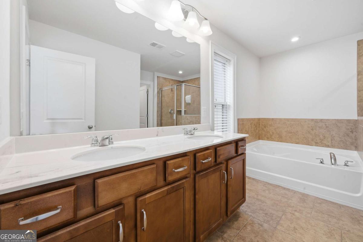 4095 Lake Manor Way Atlanta GA 30349